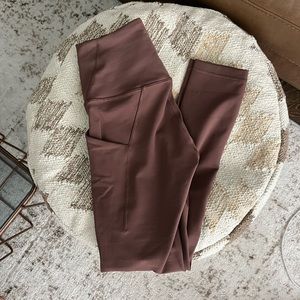 NWOT Wunder Train High-Rise Tight with Pockets 25"